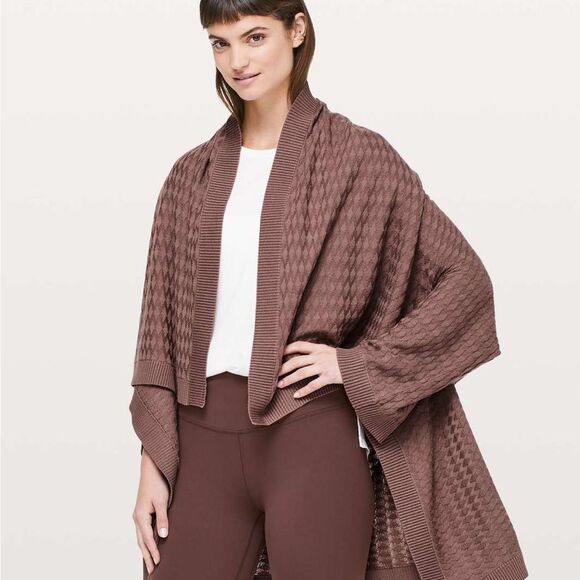 Lululemon Divinity Poncho in Spanish Oak - Picture 8 of 13